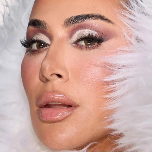 HUDA BEAUTY Icy Nude Palette with Silver and Gold Hues